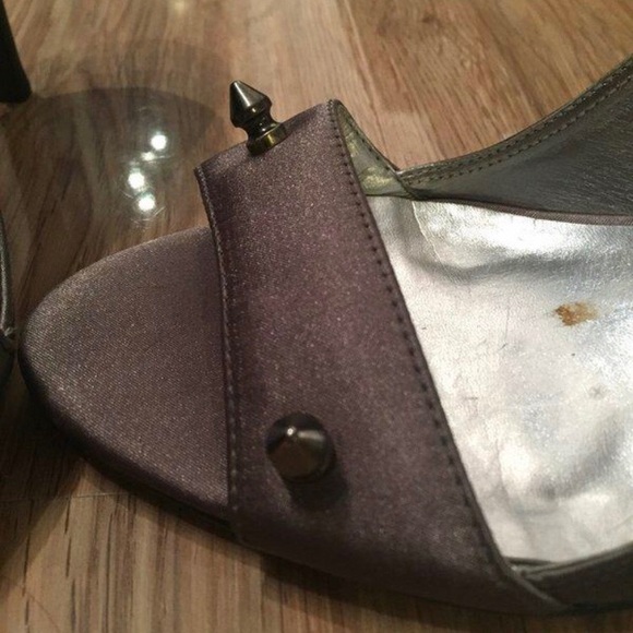 Grey heels - Picture 2 of 3